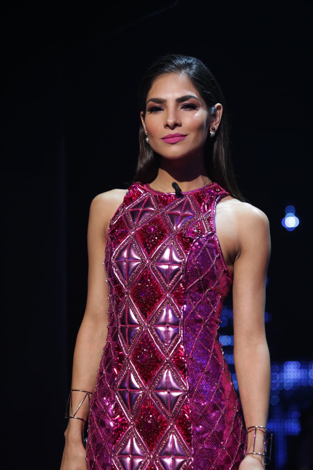 Con un vestido de Balmain para H&M, Alejandra volvió a deslumbrar sobre el escenario de La Banda. ¿Te gustó su look?