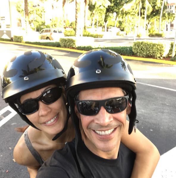 Johnny Lozada: "Hoy fue un Sábado de terapia en dos ruedas con el amor de mi vida". (Noviembre 7, 2015)