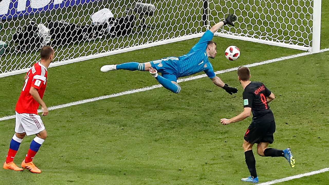 Kramarić, de cabeza, pone el 1-1 de Croacia ante Rusia en la primera mitad