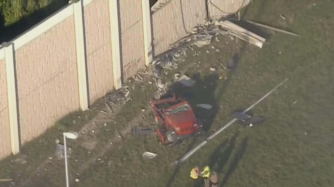Dos personas mueren en aparatoso accidente de carros en la autopista Turnpike 
