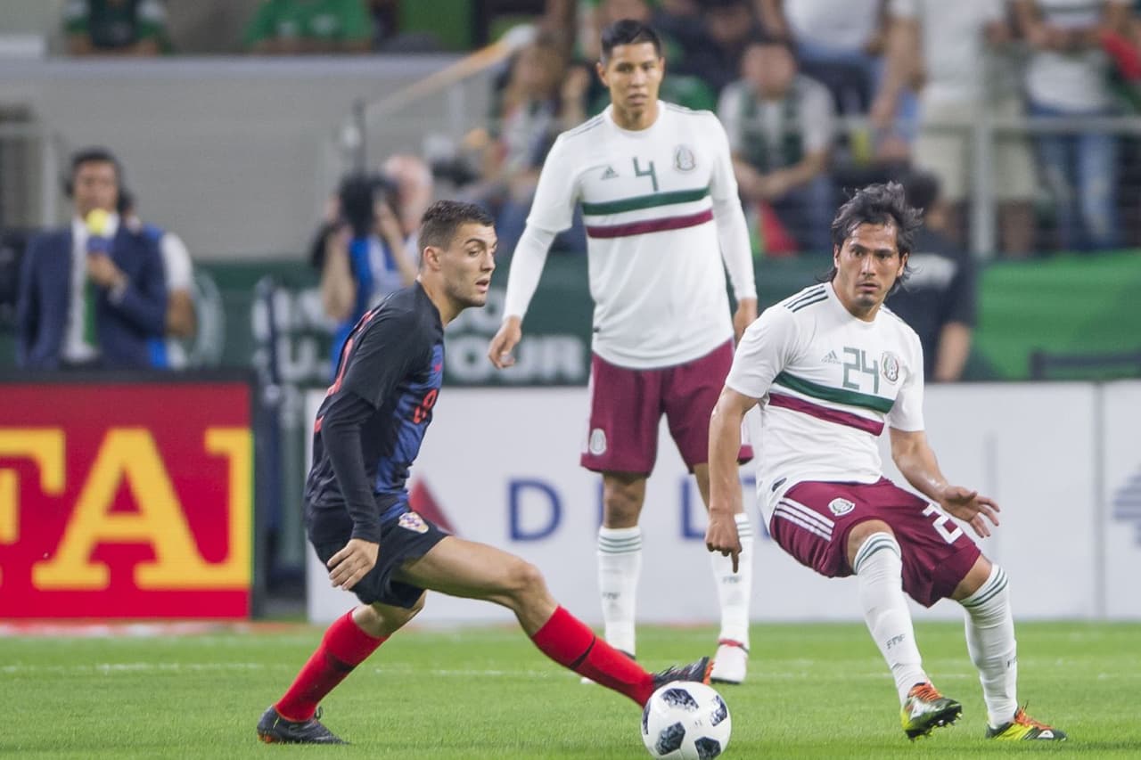 <b>JORGE HERNÁNDEZ - 6</b>: El 'Burrito' sufrió bastante para contener al mediocampo ofensivo croata, pero permaneció los 90 minutos en el campo.