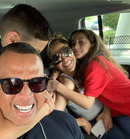 Por su parte, el exbeisbolista de los Yankees de Nueva York posteó esta imagen a la que agregó: "Entrando el fin de semana", misma que hasta el momento cuenta con poco más de 171,000 likes.