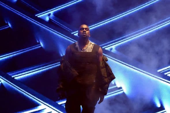 El cierre de los premios Billboard corrió a cargo de Kanye West, quien interpretó 'All Day' y 'Black Skinhead'.