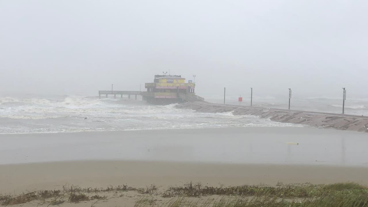 La ciudad de Galveston emitió una orden de evacuación voluntaria por la tormenta tropical Beta para los residentes de la isla que entró en vigor el sábado 19 de septiembre, a partir de las 10:00 am.
