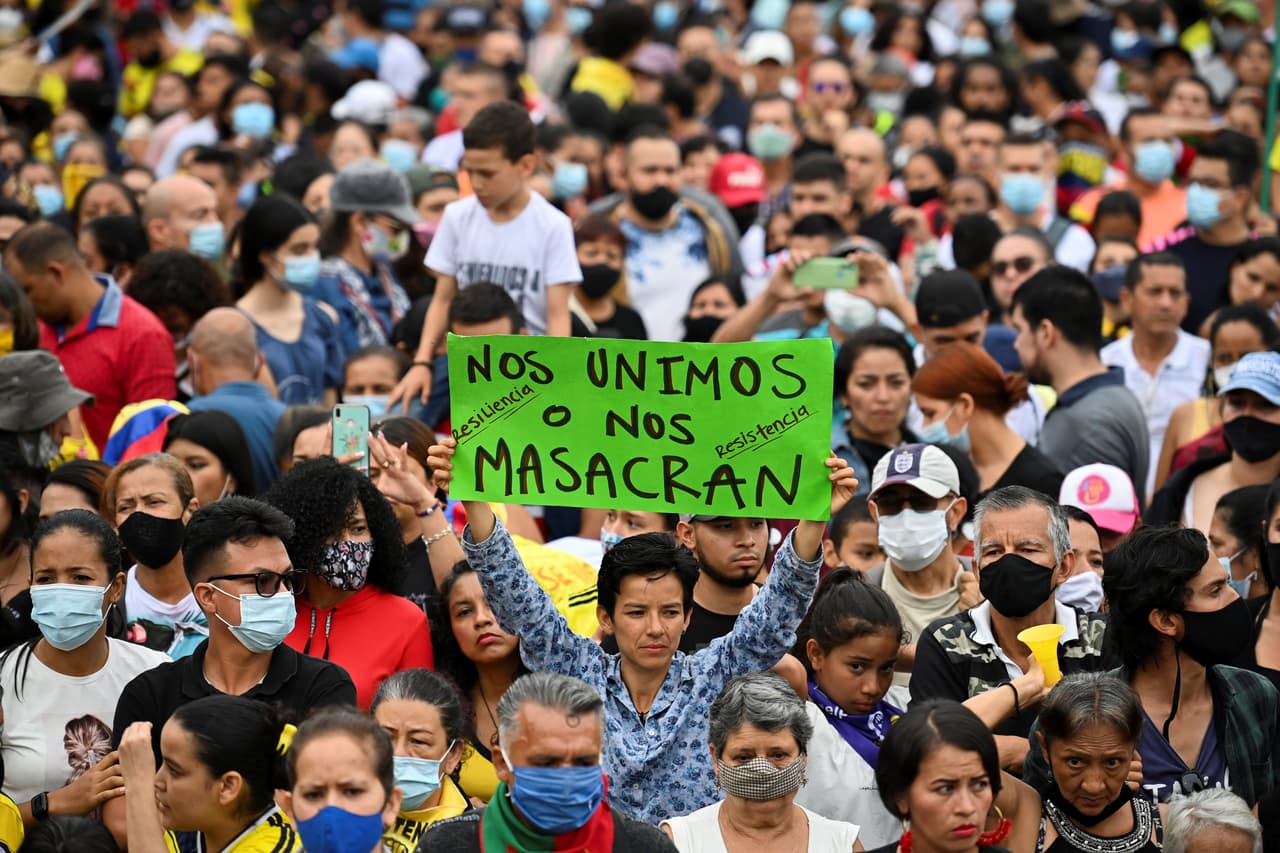 Hallan la cabeza decapitada de un joven señalado como manifestante en Colombia