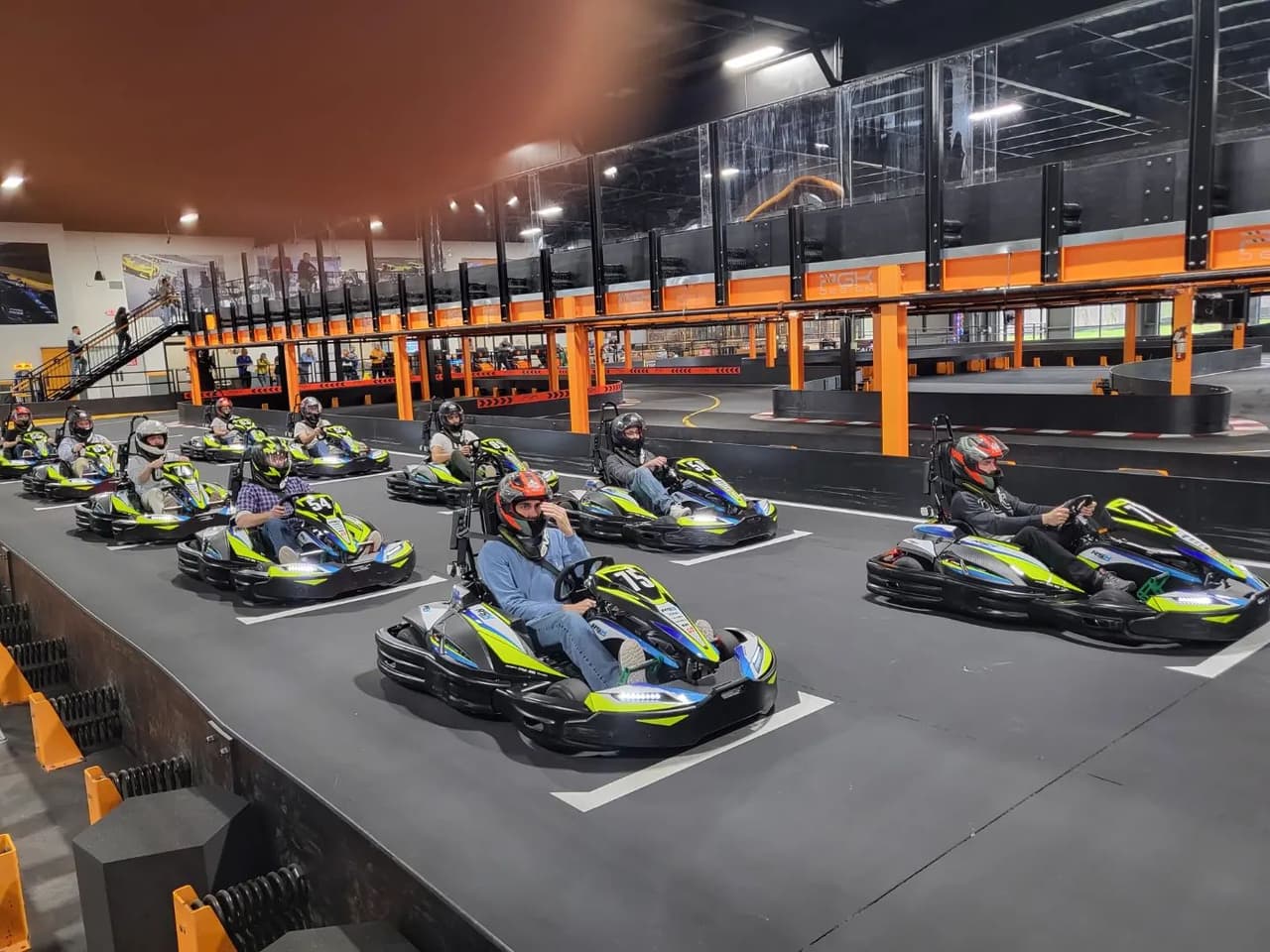 <b>RushHour Karting – RTP</b>
<br>
<b>Dirección</b>: 1021 WCC Lane. Morrisville, NC
<br>
<b>Teléfono</b>: (919) 662-9101
<br>
<b>Sitio web</b>:
<a href="https://rushhourkarting.com/rtp/">https://rushhourkarting.com/rtp/</a>
<br>
<b><a href="https://www.yelp.com/map/rushhour-karting-rtp-morrisville">Cómo llegar</a></b>
<br>
<br>Este centro de entretenimiento ofrece carreras en Go Karts, juegos de video tipo arcadia, realidad virtual, cuenta con restaurante y mucho más.