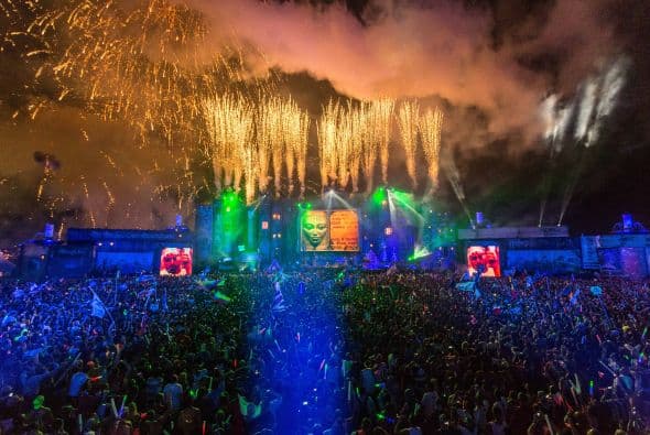Se acerca el verano y muchos se preparan para los grandes festivales musicales de la temporada. En California, Coachella domina la taquilla, pero 'The Tomorrow World Electronic Music' parece ser una fuerte competidor. Te compartimos algunas fotos del festival de música electrónica durante su última edición en Chattahoochee Hills. La fiesta reunió a los mejores Dj’s y atrajo público de cada rincón del planeta. ¿Crees que este festival sea mejor que el del Valle de Indio?