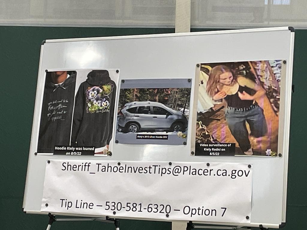 Como seña particular tiene un tatuaje con el número 17 en las costillas.