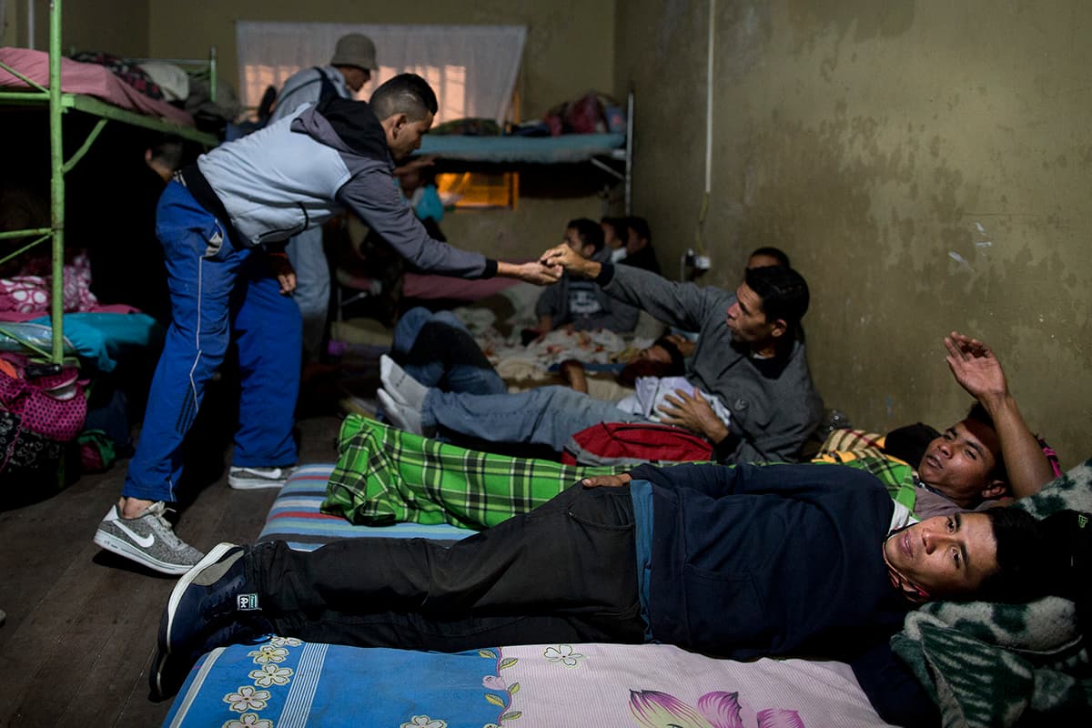 Condado de Los Ángeles habilita albergues para personas sin hogar