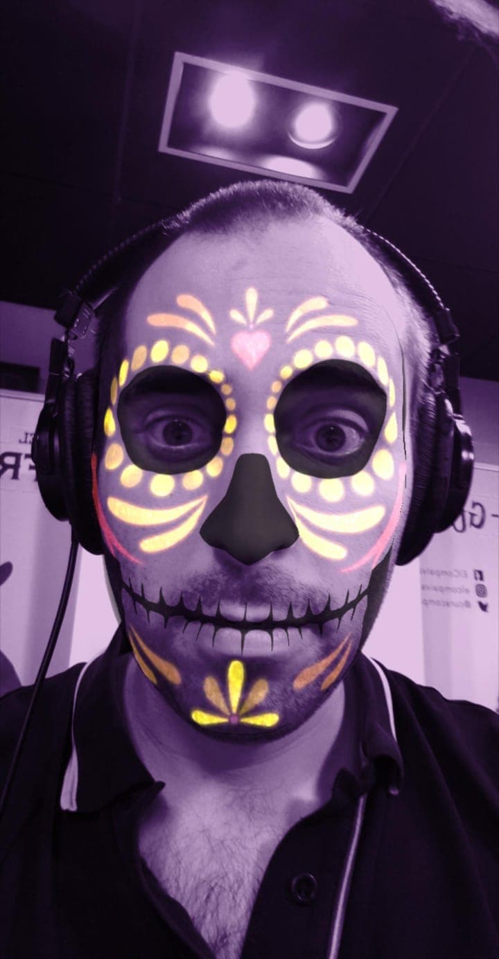 <b>El Compa Ivan</b>, por su parte, demostró su apreciación por los muertitos con uno de los filtros de Instagram.