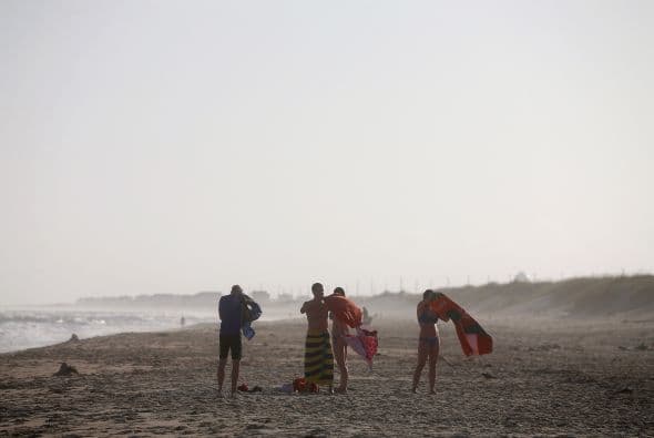La tormenta tropical Arthur amenaza con sembrar el caos y aguar los planes de celebración al aire libre.
