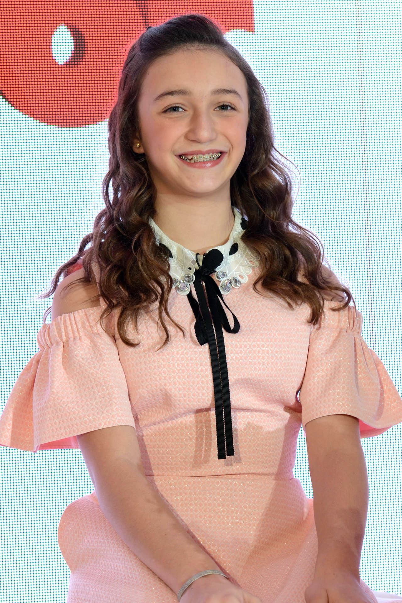 “Nosotros, como padres, les hacemos ver que hay hombres que respetan a sus mujeres, que les dan libertad en el trabajo, que las dejan ser libres en su arreglo, que las dejan tener amigos varones, poder salir y tener una vida de mujer independiente”, dijo.