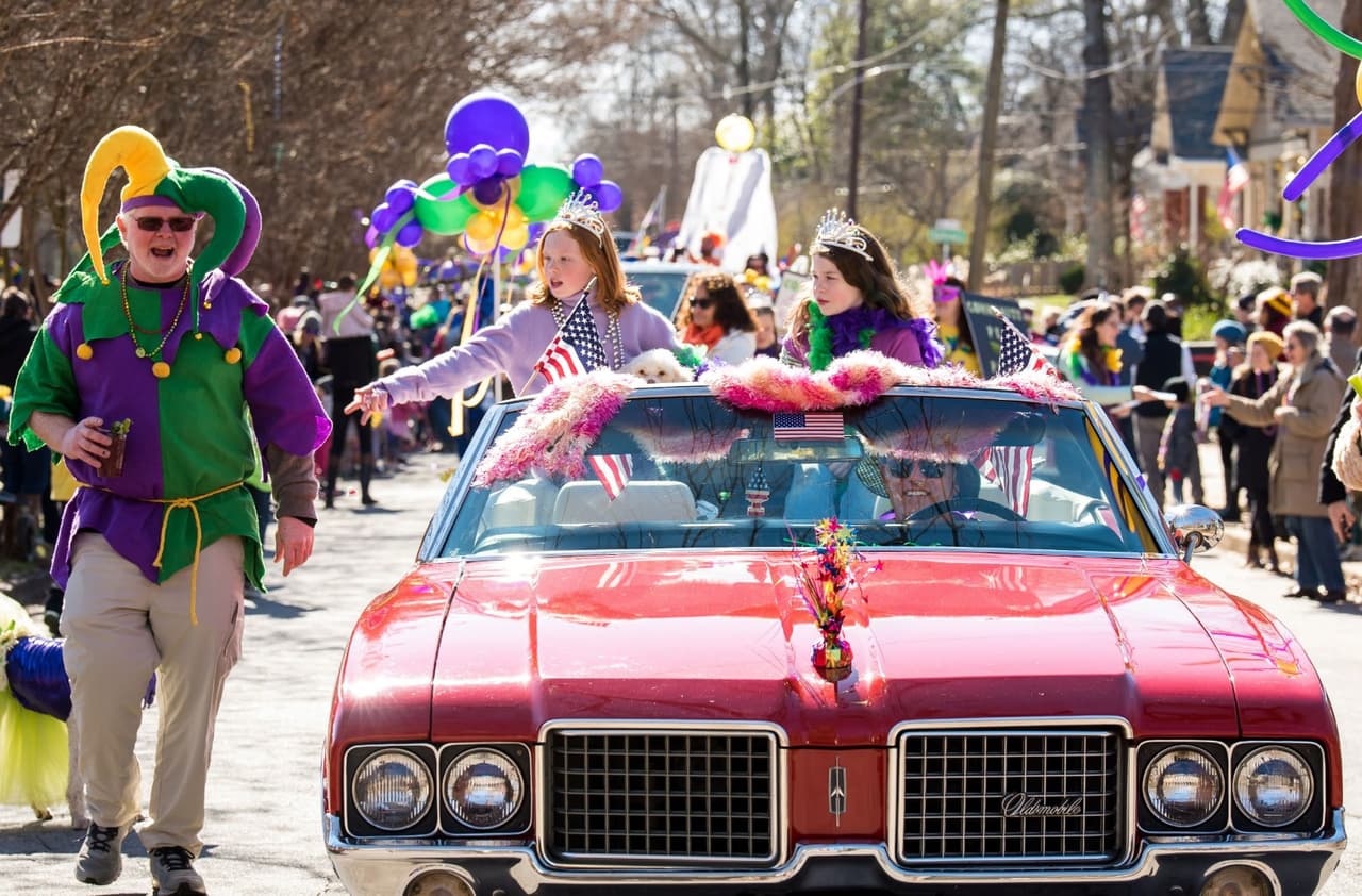 <b>Evento</b>: Lanta Gras
<br>
<b>Fecha</b>: 27 de enero
<br>
<b>Lugar</b>: Downtown Kirkwood
<br>
<b>Sitio web</b>: 
<a href="https://www.lantagrasparade.com/">https://www.lantagrasparade.com/</a> 
<br>
<br>Desfile y festival anual con temática de Nueva Orleans en el centro de Kirkwood con música en vivo, camiones de comida, cervezas locales y más. El evento benéfico financia becas de música para niños.