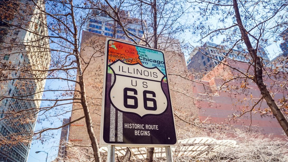 <h3 class="cms-h3-H3">10. Illinois</h3>
<br>
<br>Illinois es el sexto estado en términos de población pero apenas el vigésimo quinto en extensión territorial. Sin embargo esta condición no impidió que lograra el décimo lugar como el mejor estado para conducir en Estados Unidos. Illinois es el estado número 37 en términos de
<b> costos de propiedad y reparación de vehículos</b>, 34 en
<b>tráfico e infraestructura</b> y quinto en
<b>seguridad vial </b>y
<b>acceso a vehículos y su mantenimiento</b>.