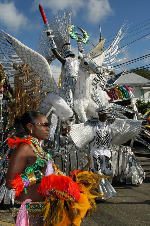 <b>Evento</b>: CaribMask Carnival
<br>
<b>Fecha</b>: 19 de agosto
<br>
<b>Lugar</b>: Fayetteville St. Raleigh, NC. 27601
<br>
<b>Sitio web</b>:
<a href="http://www.caribmask.com/">http://www.caribmask.com/</a>
<br>
<br>Un festival para promover la diversidad, la igualdad y crear una apreciación más profunda de la cultura afrocaribeña en el área de Raleigh, CaribMask regresa para un décimo evento anual en el centro de Raleigh en 2023. En años anteriores, un desfile de bandas, ceremonia de bandera, música en vivo y toneladas de alimentos y bebidas han mantenido a una multitud alegre de más de 15,000 personas que han participado.