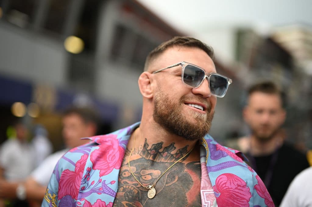 McGregor llama "perra" a Canelo y dice que peleé con De la Hoya sin guantes