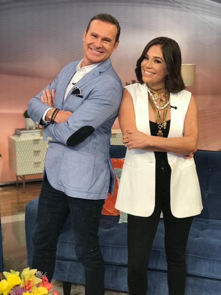 Los conductores mexicanos amenizan con amor y pasión cuatro horas de entretenimiento, noticias e información práctica.