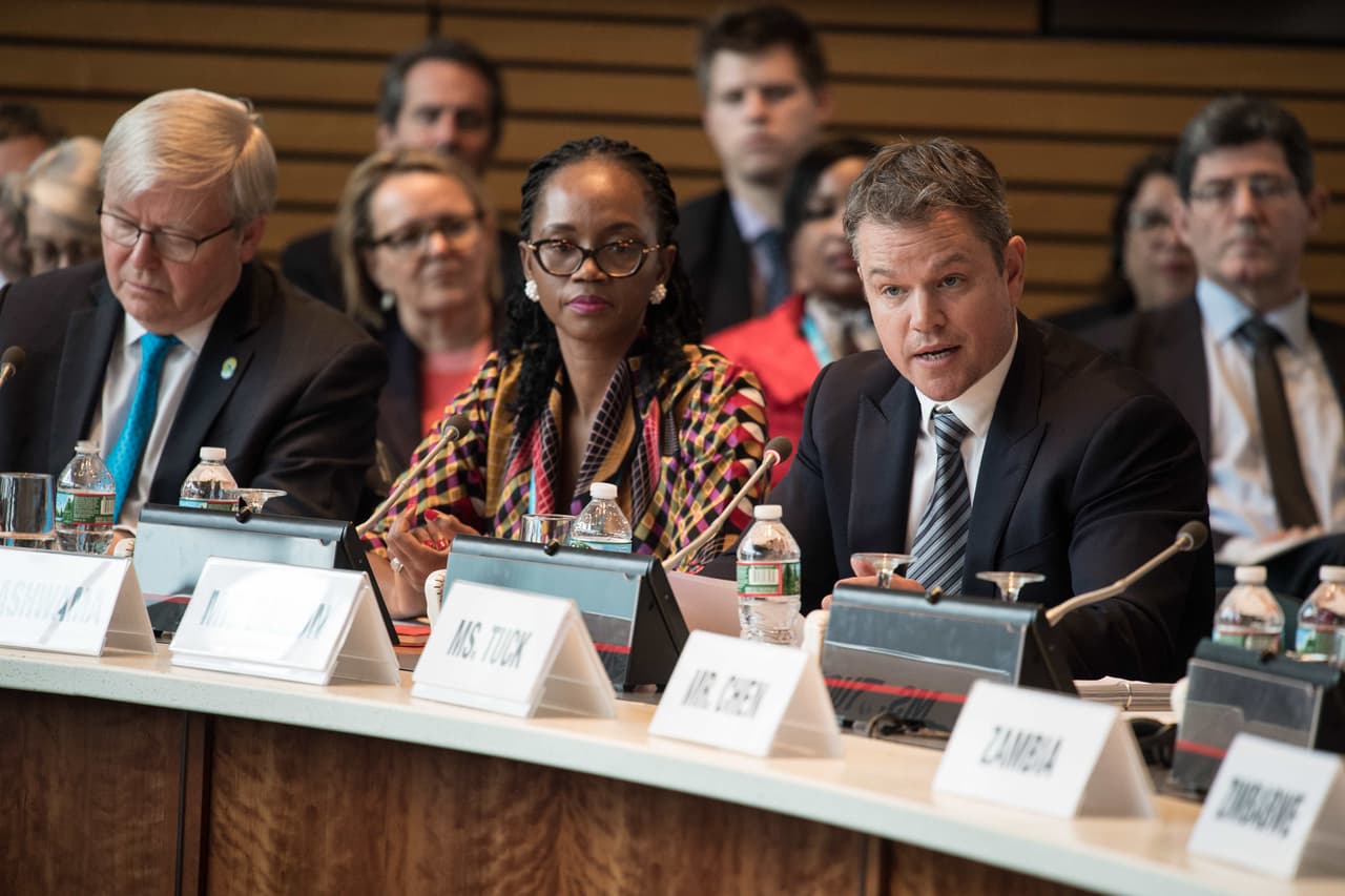 Matt Damon: ha trabajado y luchado por el abastecimiento de agua en países como Bangladesh, India, Haití, Etiopía y Kenia. Ha invitado abiertamente a los gobiernos del mundo a sensibilizarse con el tema y ha recibido premios por su labor prestada.