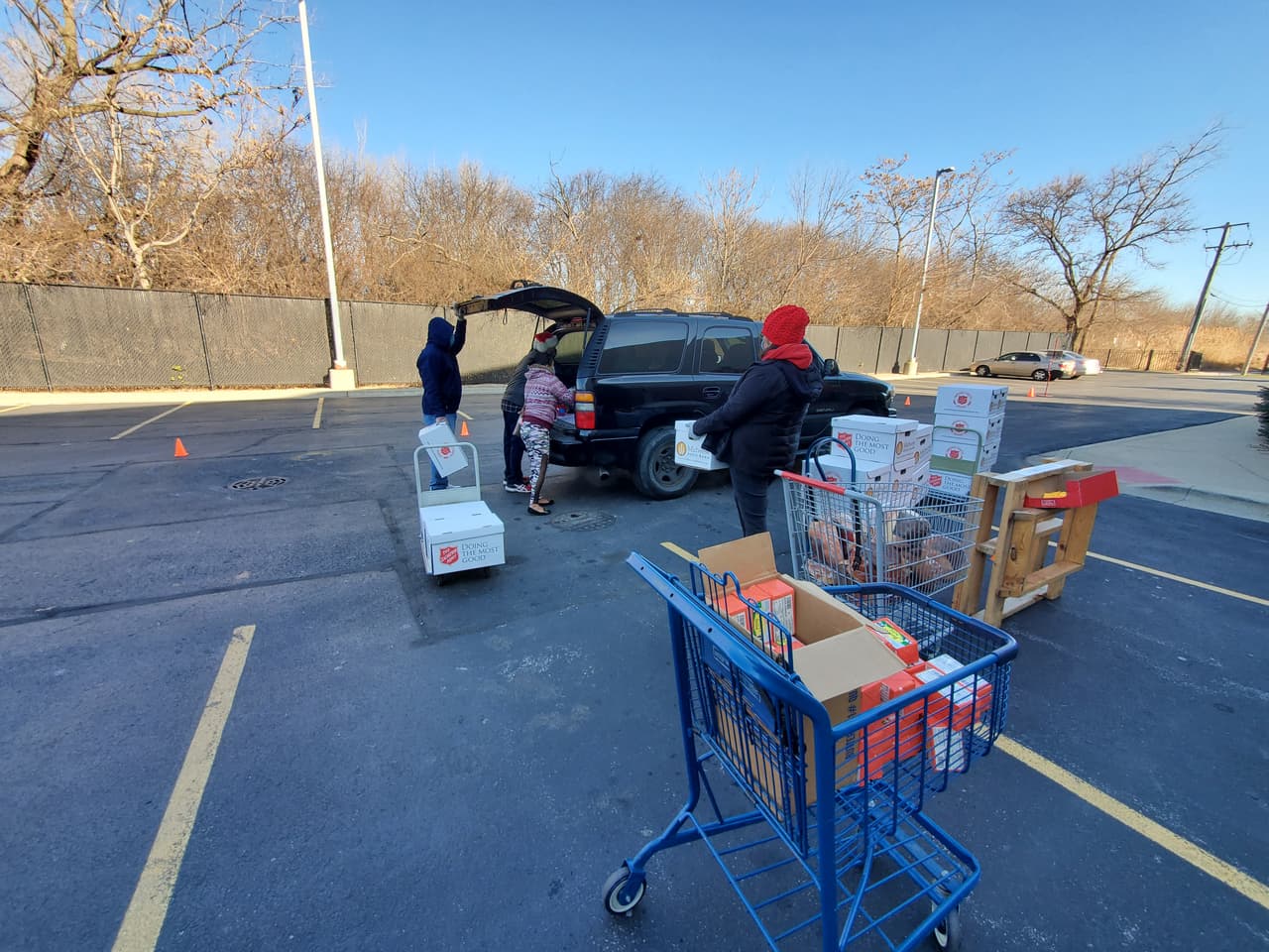 Hasta las 2pm de la tarde, se estarán regalando juguetes y regalos en la siguiente dirección: 
<b> 2900 W. 127th St., Blue Island </b>
<br>