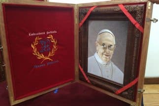 Los regalos al papa Francisco.