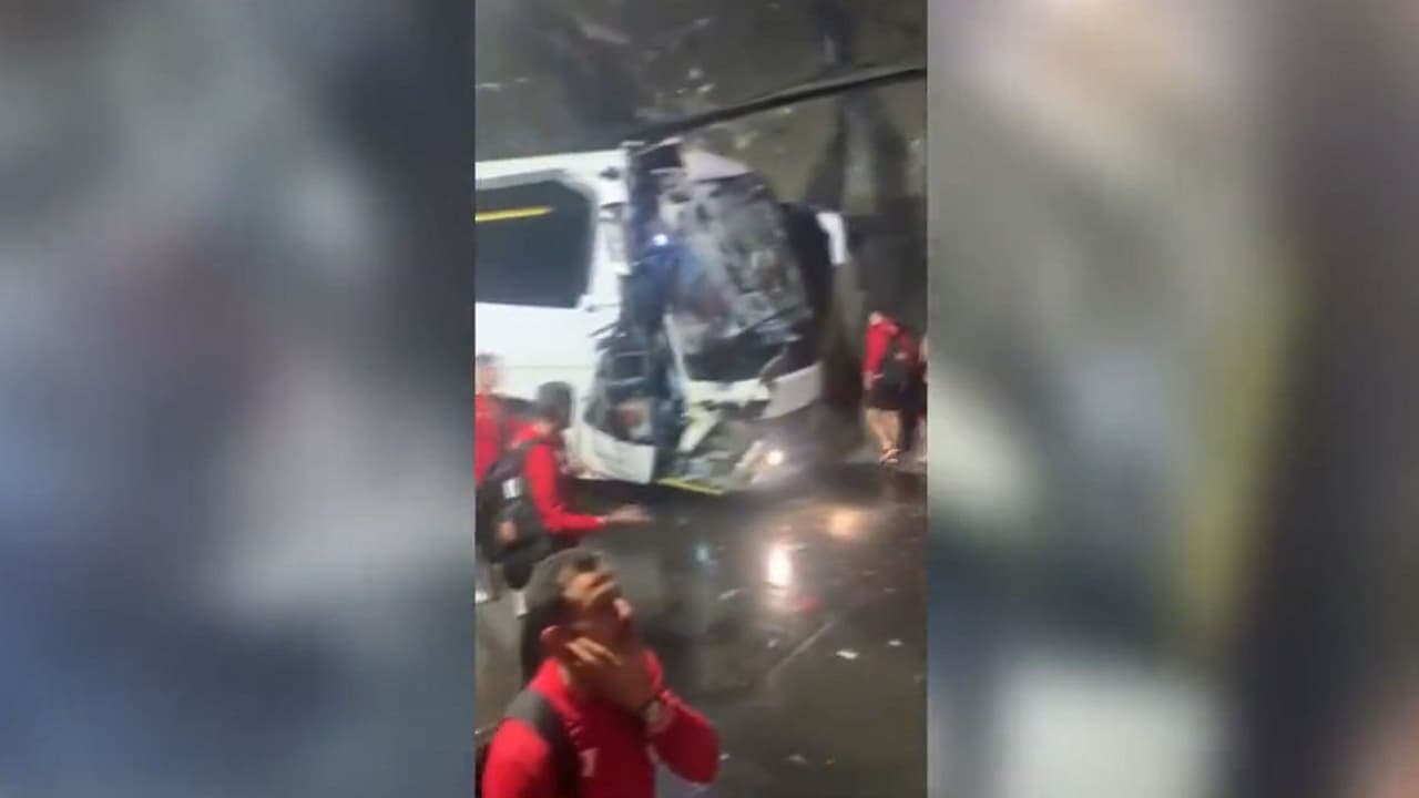 ¡Qué susto! Accidente atenta contra el autobús de la Selección de Bulgaria