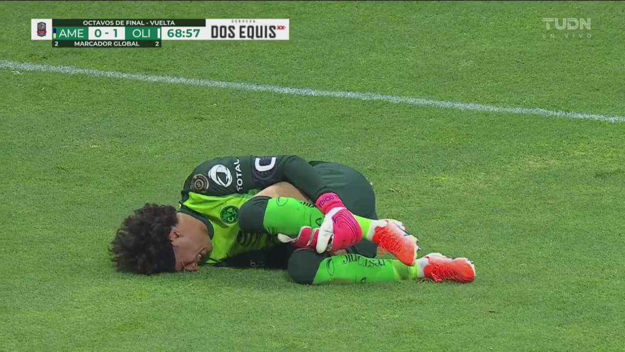 También le tocó a Memo; Bengston le dio su raspón a Ochoa