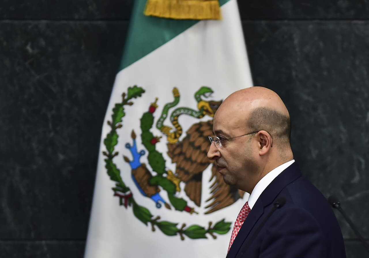 Detienen a presunto implicado en la desaparición de los 43 de Ayotzinapa