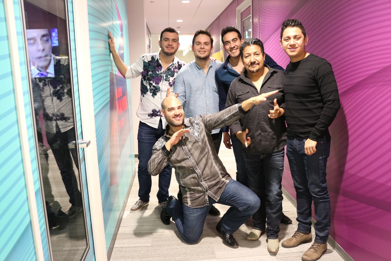 Desfile de estrellas por nuestros estudios antes de Premio lo Nuestro