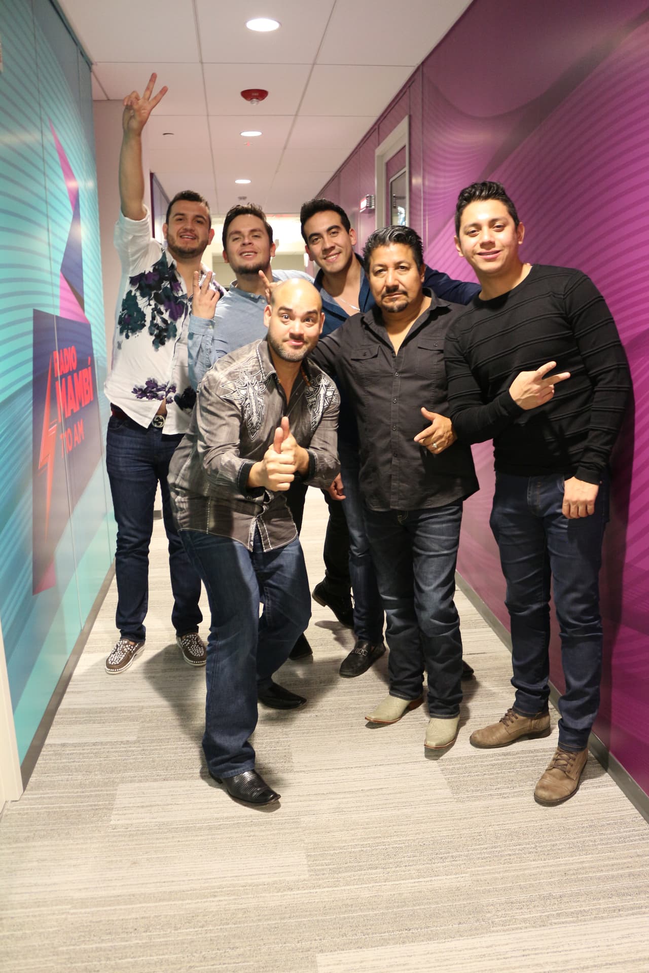 Desfile de estrellas por nuestros estudios antes de Premio lo Nuestro