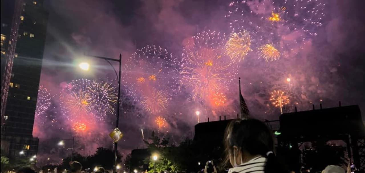 Y con estas fotos compartieron cómo toda la ciudad de Nueva York vibró de emoción con un despliegue de juegos artificiales que no parecía tener fin.