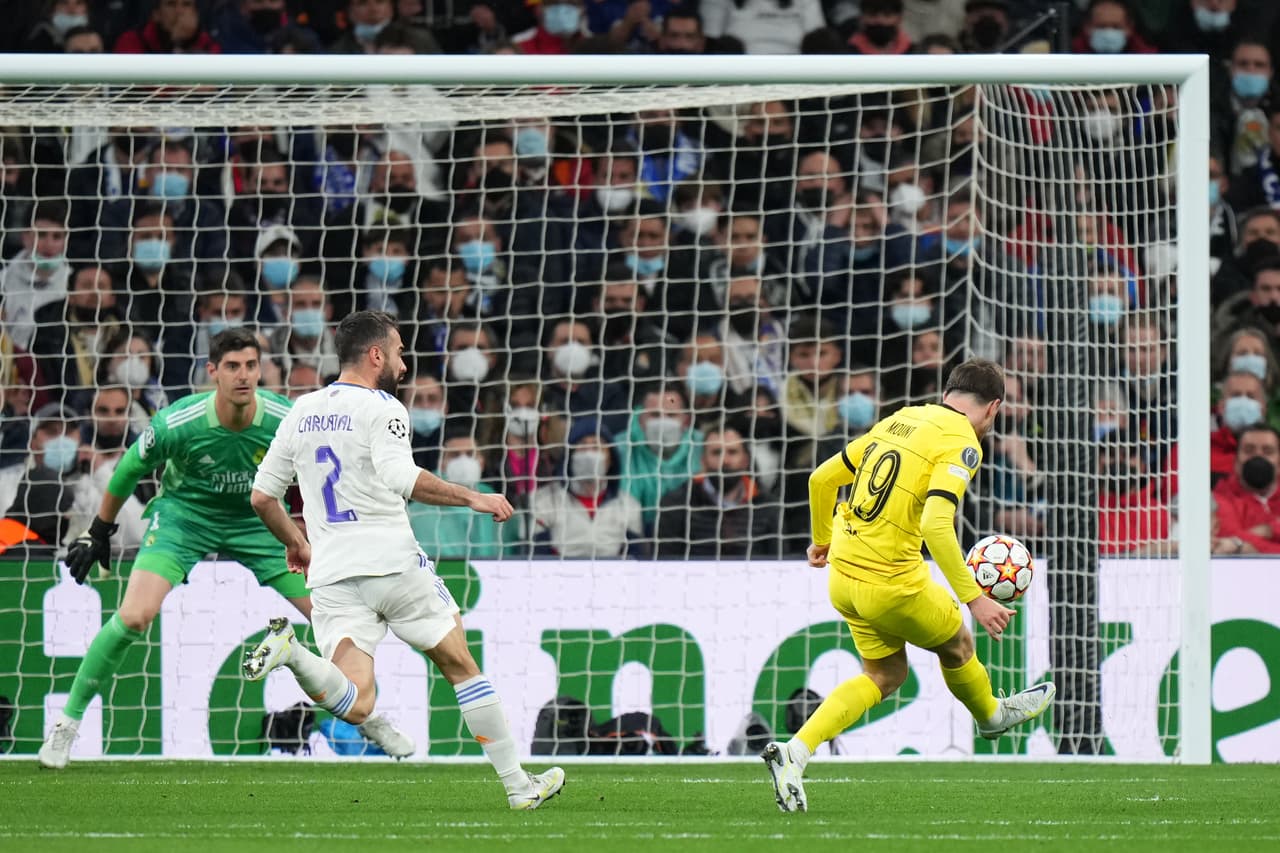 Chelsea le dio un ‘paseo’ al Madrid durante 75 minutos y se puso 0-3 con un pie en Semifinales, pero el cuadro merengue resurgió en el Bernabéu y con goles de Rodrygo y Benzema revivió en la serie.