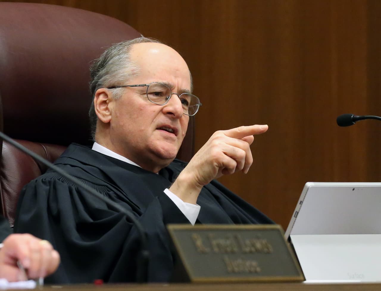 <b>Charles Canady.</b> Magistrado de la Corte Suprema de Florida desde 2008. Fue nombrado por el gobernador Charlie Crist, quien entonces pertencía al Partido Republicano.