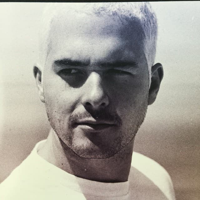 Aquí una fotografía retro, de cuando llegó a los Estados Unidos.