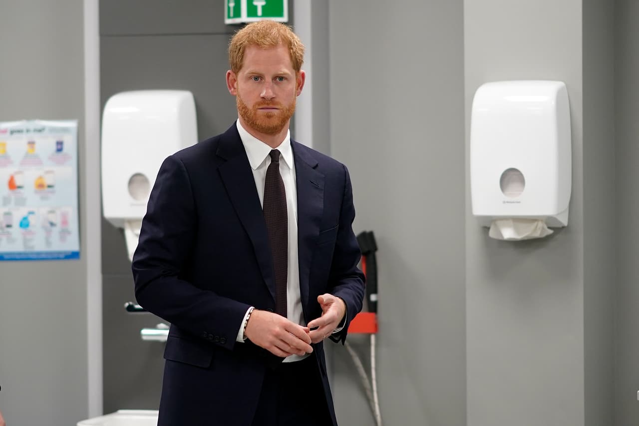 Y es que la esposa del príncipe Harry ha tenido varios encontronazos con el personal de palacio, que desde antes la llamaba la ‘duquesa difícil’, según reportó El País.