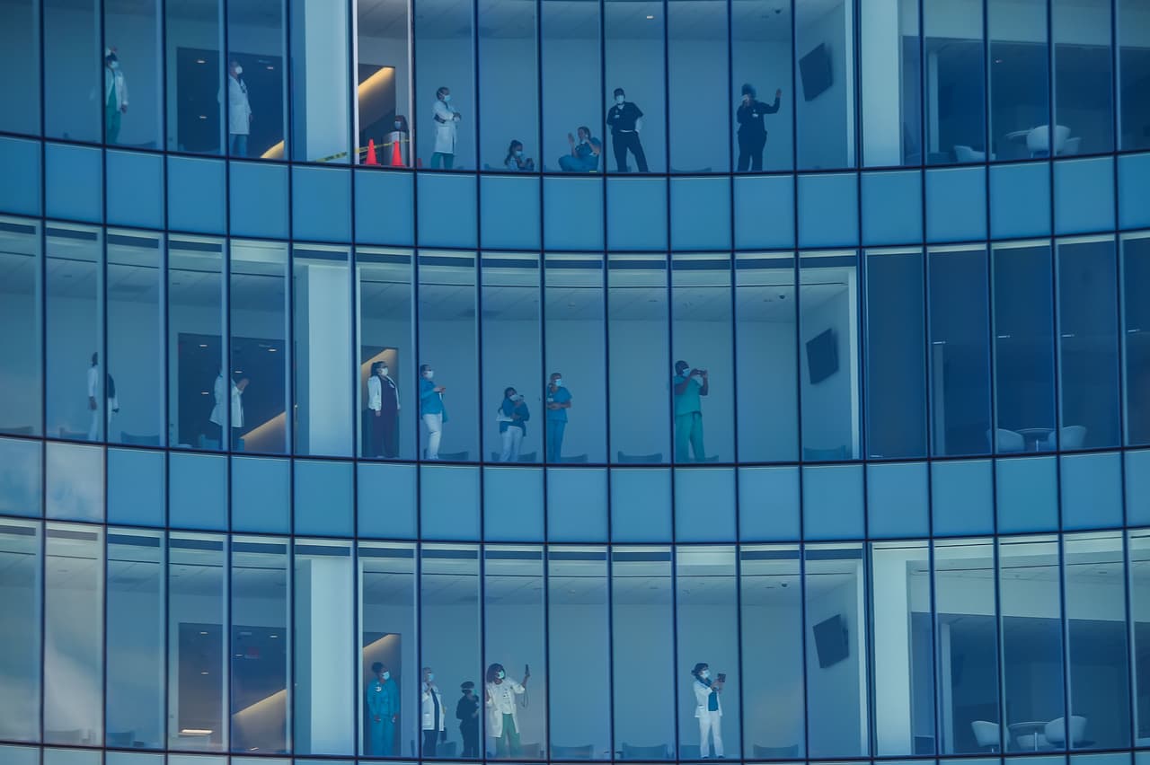 Tras su paso por Los Ángeles los Thuderbirds se dirigen hacia el condado de Riverside.