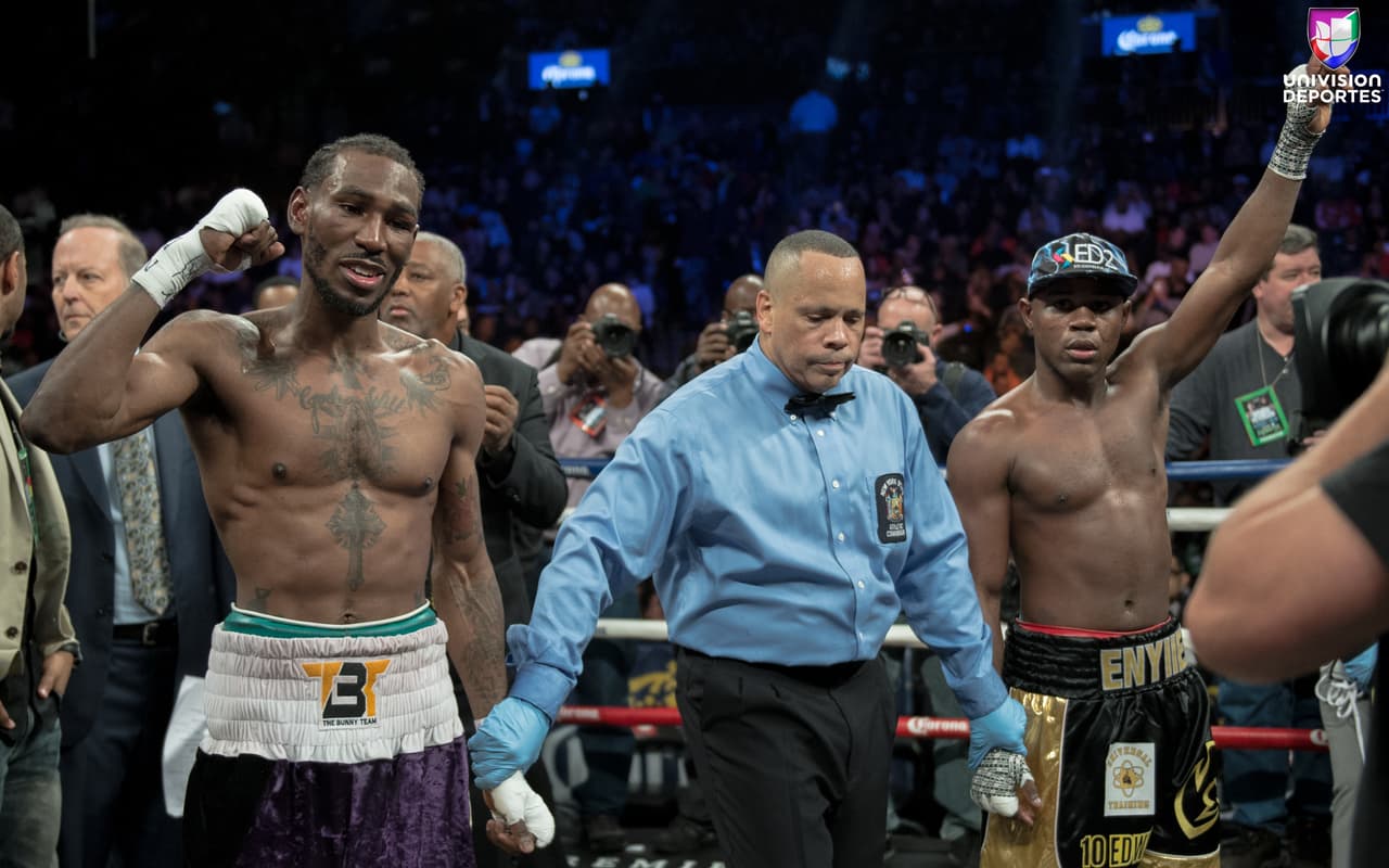 En otro combate, Robert Easter Jr. se impuso por decisión mayoritaria al dominicano Javier Fortuna. Dos jueces vieron 114-115 y 115-112 para Easter Jr. Y el otro vio ganador a Fortuna por 114-115.