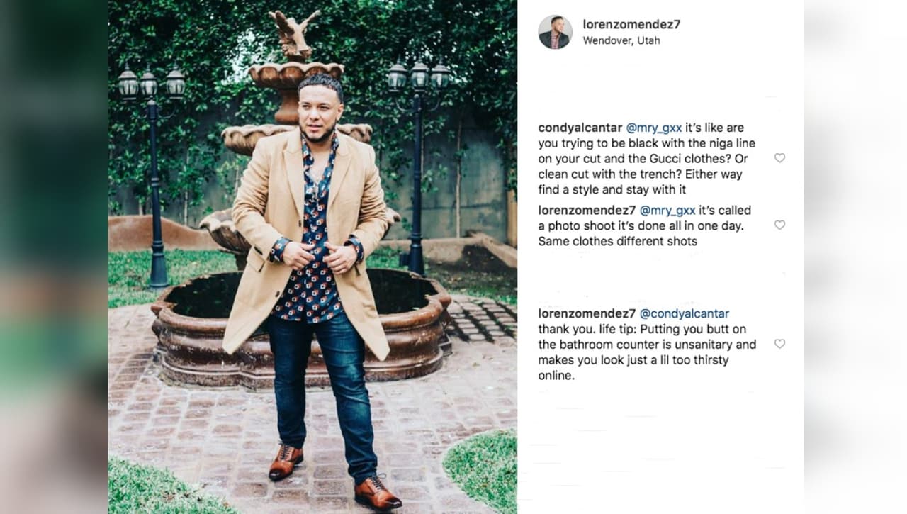 Lorenzo Méndez le respondió a ambas, aunque en tonos distintos. A 'mry_gxx' le explicó que lucía la misma ropa porque 
<b>la sesión de fotos se realizó el mismo día</b>. "(Luzco) la misma ropa, en distintos tiros de cámara".