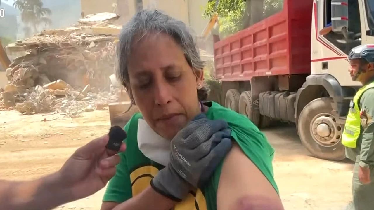 La única sobreviviente de un edificio en Caracas se une al rescate: "Mi familia y amigos están adentro"