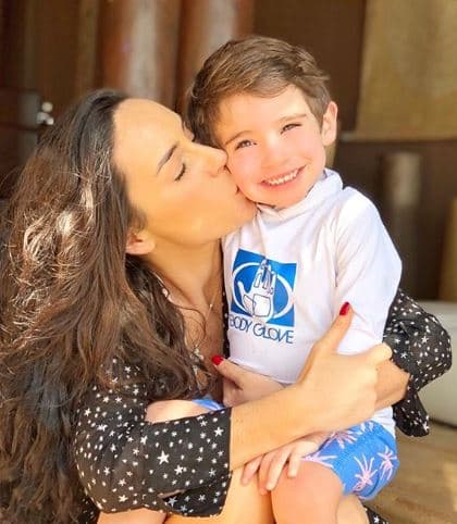 "Mi niño hermoso, que siempre seas el imán de todos como lo eres", continuó.