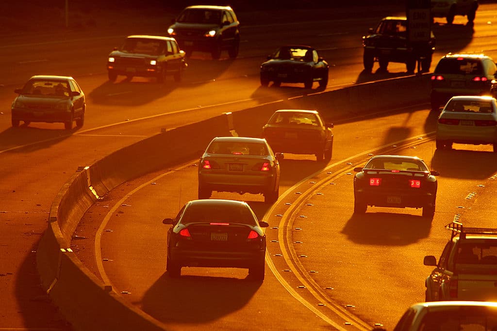 California y otros 22 estados demandan al gobierno de Trump por no permitirles limitar las emisiones de carbono