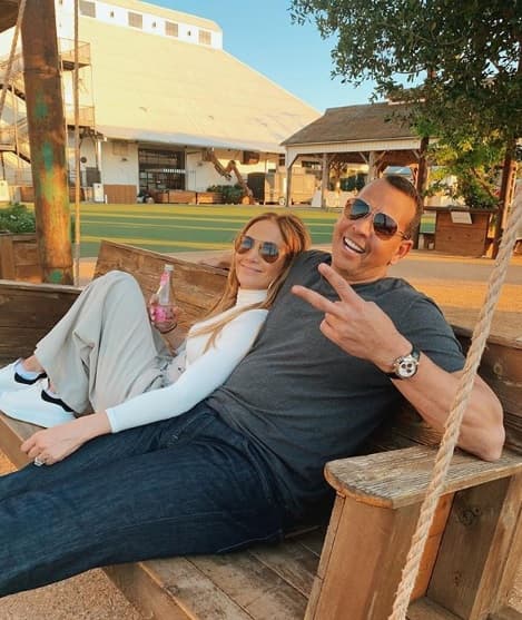 Sobre la manera en que vive su relación dijo: "Puedo decirte que
<b>estamos disfrutando tanto el proceso</b> y que Jennifer es una productora increíble".