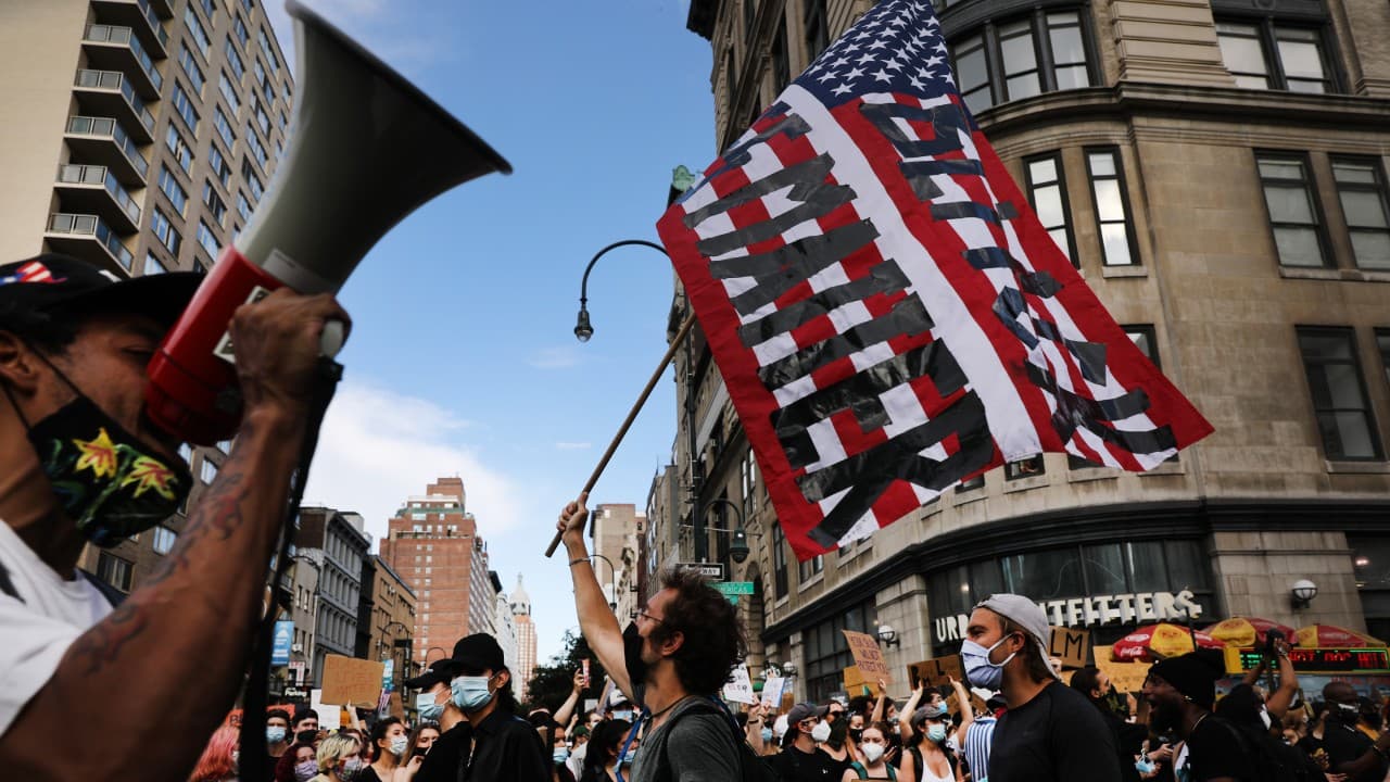 El movimiento nacional "Black Lives Matter" mantiene su lucha contra la brutalidad policiaca y el racismo en Estados Unidos.