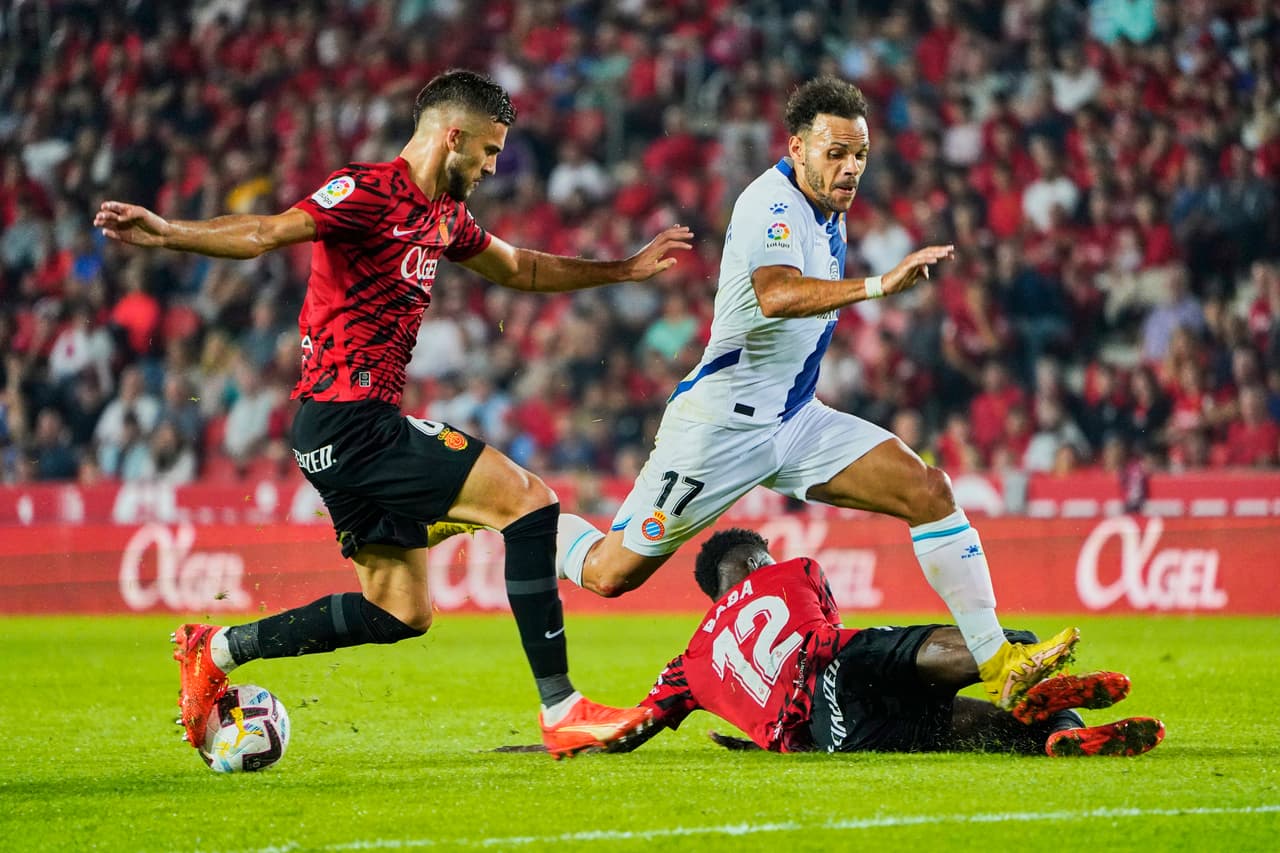El Mallorca del técnico mexicano Javier Aguirre, expulsado al 90+2', empató 1-1 ante el Espanyol en la Jornada 12 de LaLiga.