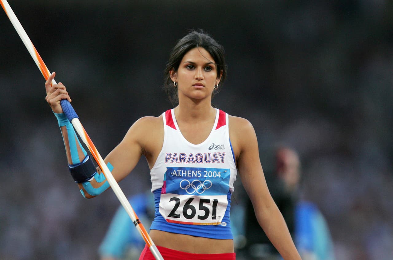 La lanzadora de jabalina Leryn Franco es una de las atletas más sensuales del mundo. La paraguaya, con trayectoria de 16 años en el deporte y dos participaciones en Juegos Olímpicos (2008 y 2012), es también un referente de belleza en su país, al punto de ser virreina en un reinado nacional, de posar para Sports Illustrated y ser un modelo por su cuerpo atlético y bello rostro.
