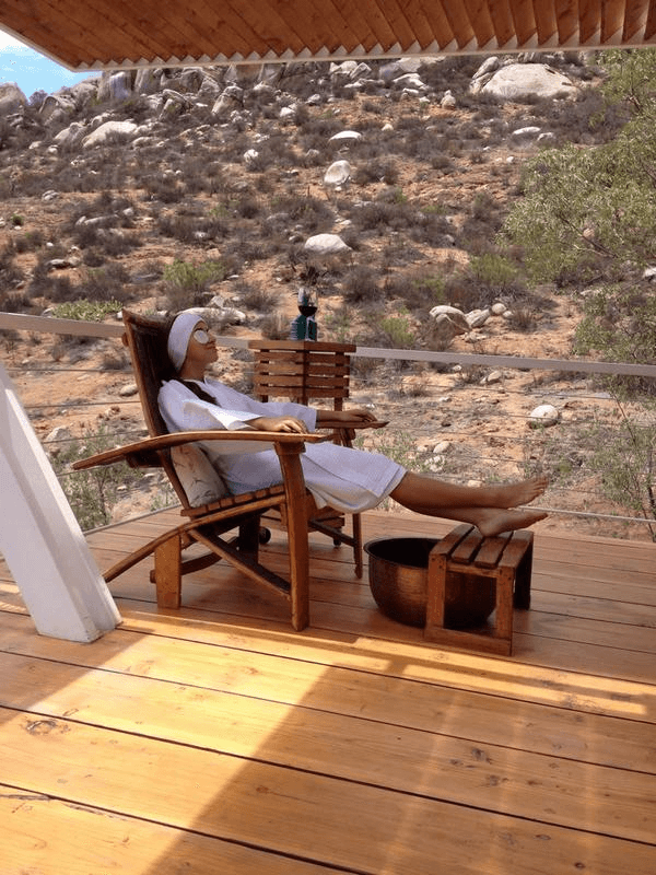 Autosuficiente, ecológico y reciclable son las características fundamentales de Viniphera, que además ofrece servicios en saunas en barrica de roble francés.