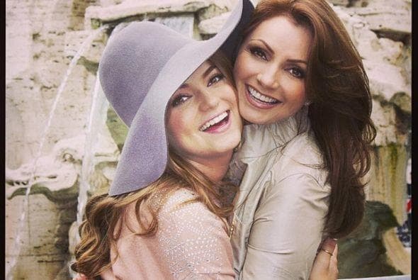 Respecto a los planes de Angélica Rivera tras terminar el sexenio de Enrique Peña Nieto, Sofía Castro aseguró que será la ex primera dama quien se encargará de comunicarlos más adelante.