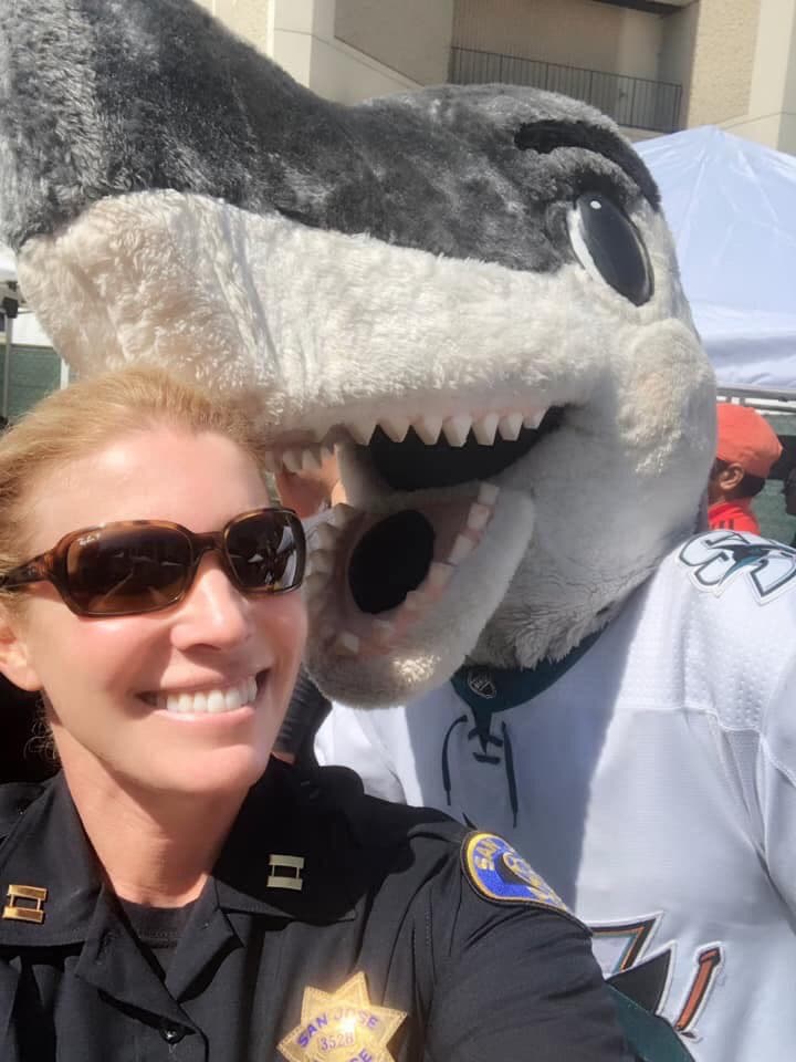 Eddie García, jefe de Policía de San José, dijo que las acciones hablan más que las palabras y decidieron participar para mostrar su solidaridad con la comunidad LGBTQ.
<br>