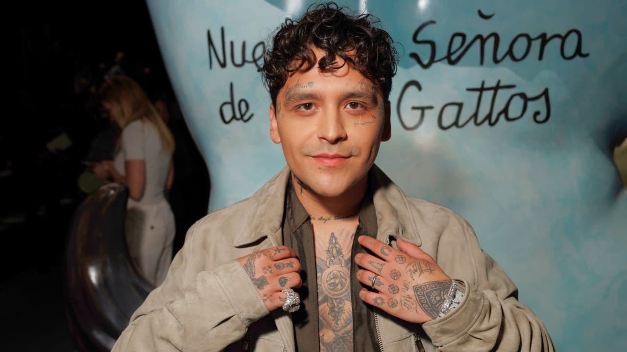 Christian Nodal a su llegada al desfile de Dior Primavera Verano 2025.