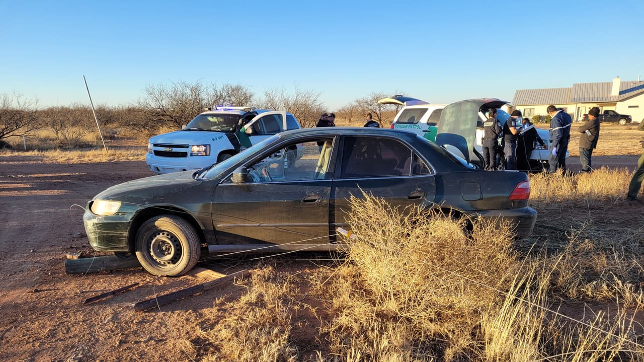 Agentes de la estación Brian A. Terry y oficiales del sheriff del condado Cochise trabajaron juntos para prevenir un intento de tráfico humano cerca de Hereford, Arizona. El conductor, un ciudadano estadounidense, fue entregado al sheriff y enfrenta cargos criminales. En la cajuela del vehículo estaban cuatro inmigrantes indocumentados.