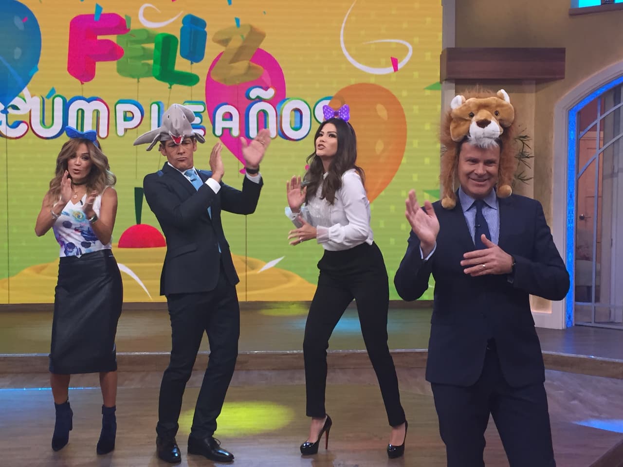 Alan llegó muy fiero esta mañana y poniendo el ejemplo de lo que es ritmo para bailar.